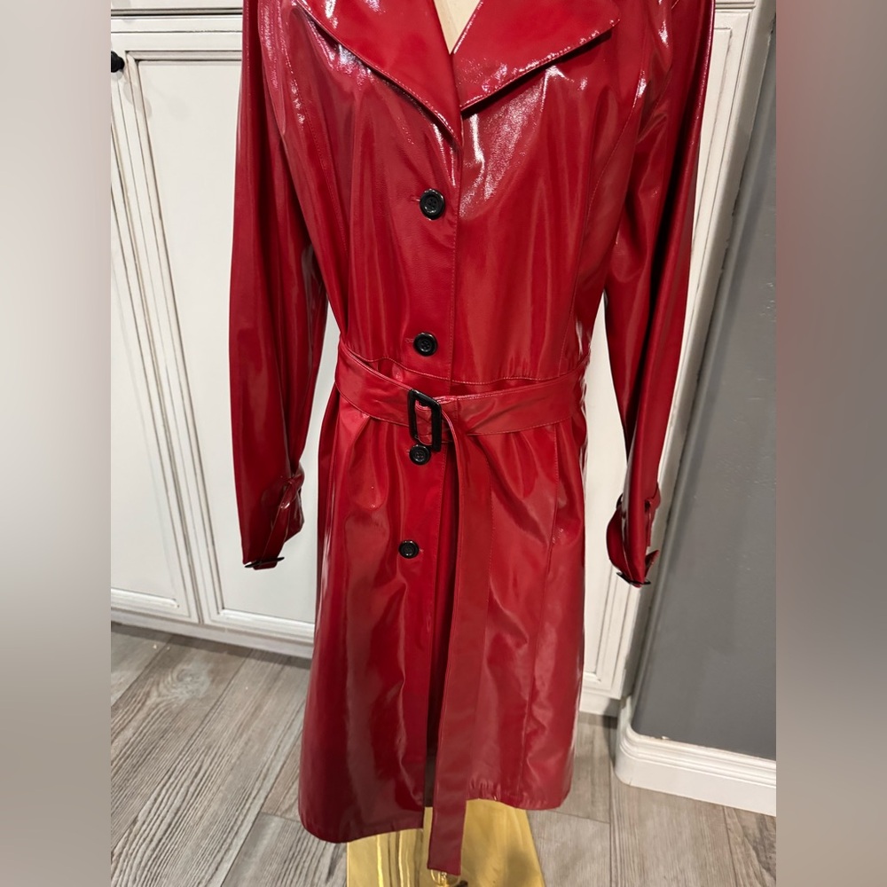 Vintage Venezia 90s red vinyl trench coat sexy jacket belted slit back 14/16 - Picture 9 of 9